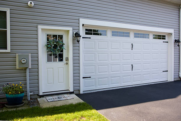 24/7 Emergency Garage Door Panel Replacement experts in Kalkaska, MI